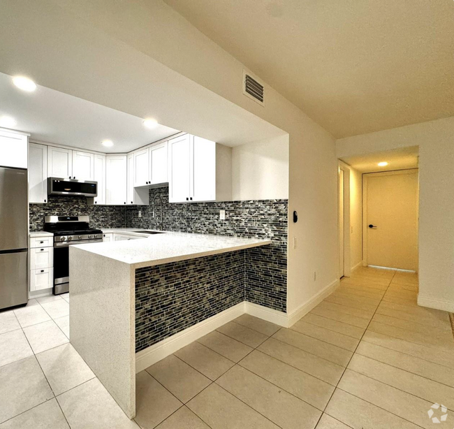 Building Photo - 17455 NW 94th Ct Unit c Rental