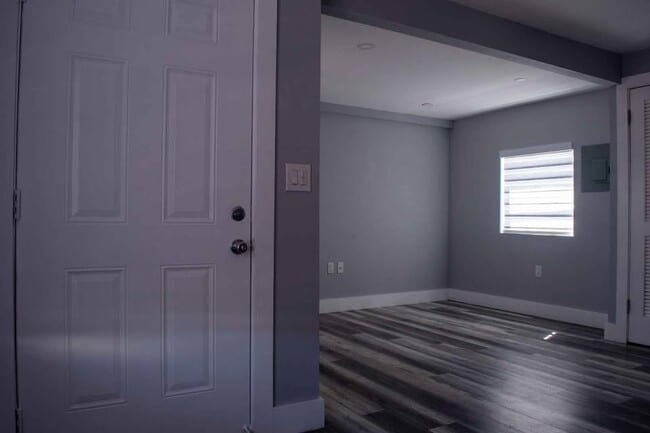 Living room - 1652 NW 1st St Unit 2