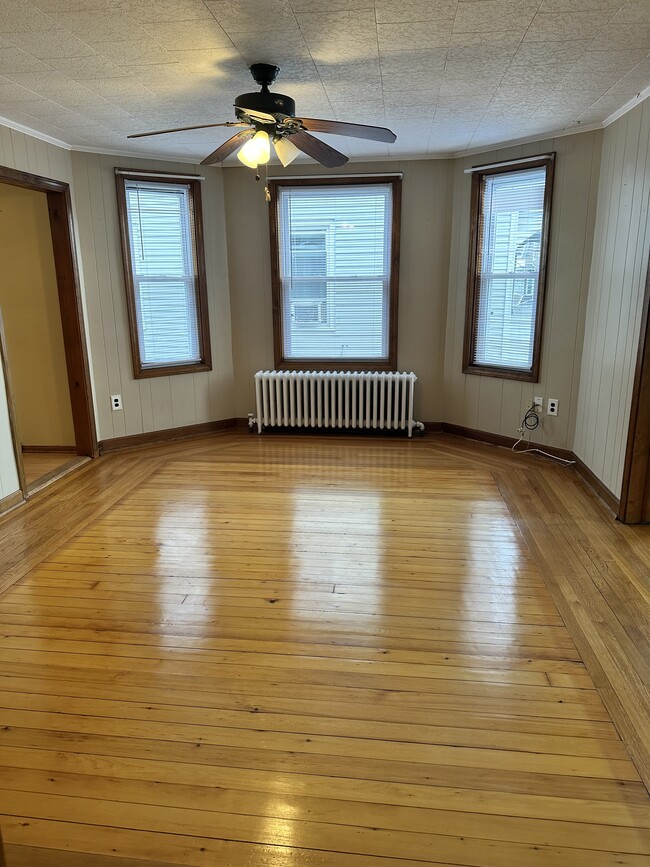 Middle room dining or living room - 820 2nd St Unit 2