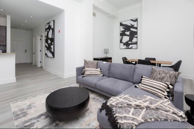 Photo - 300 Cathedral St