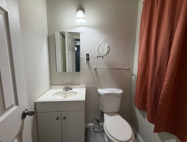 Photo - 2104 Hillburn Dr