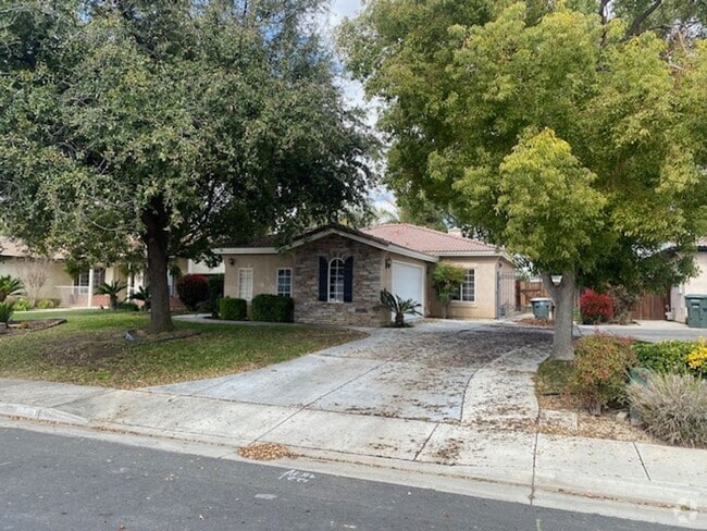 Building Photo - HOUSE
