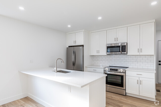 1BR, 1BA - 675SF - Kitchen with Quartz Island and new appliances. - 365 Broad St Rental