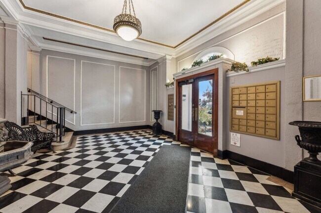 Photo - 1615 Kenyon St NW Unit 22