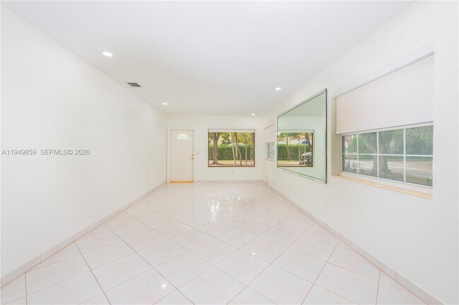 Photo - 1301 Lisbon St