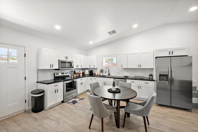 Photo - 5148 N 22nd Ave Unidad ID1244330P