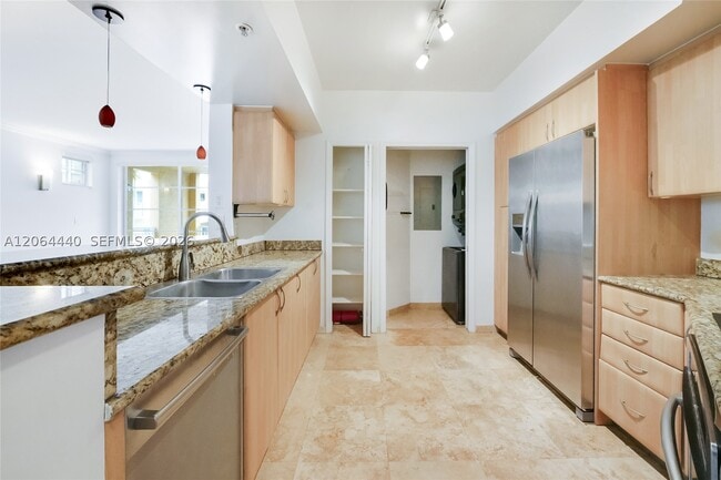 Building Photo - 151 Michigan Ave Unit 525