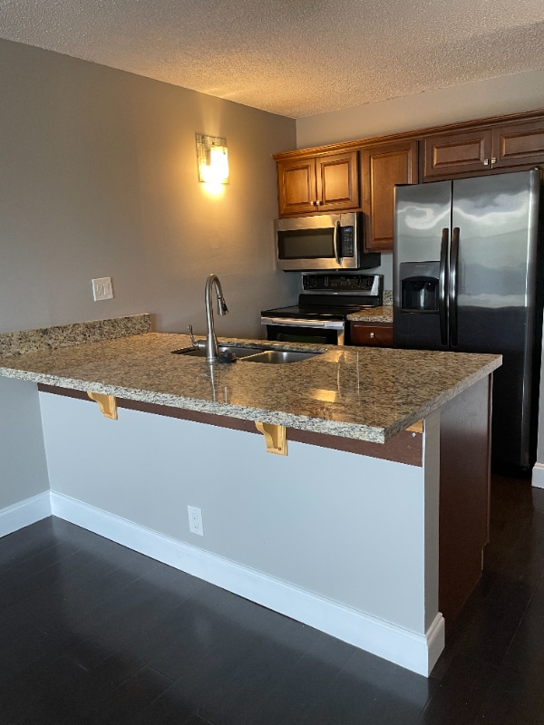 Building Photo - 2701 Riverside Dr