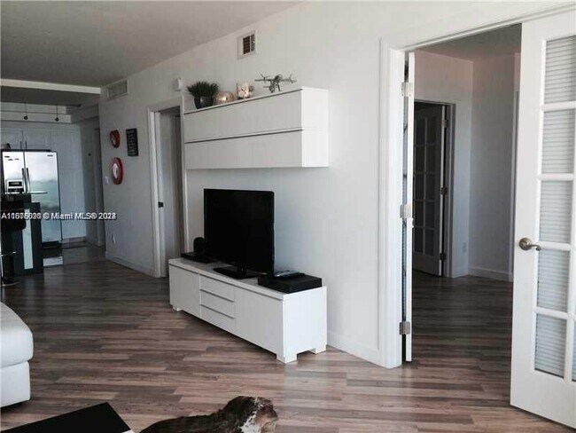 Photo - 19380 Collins Ave Unidad 1624