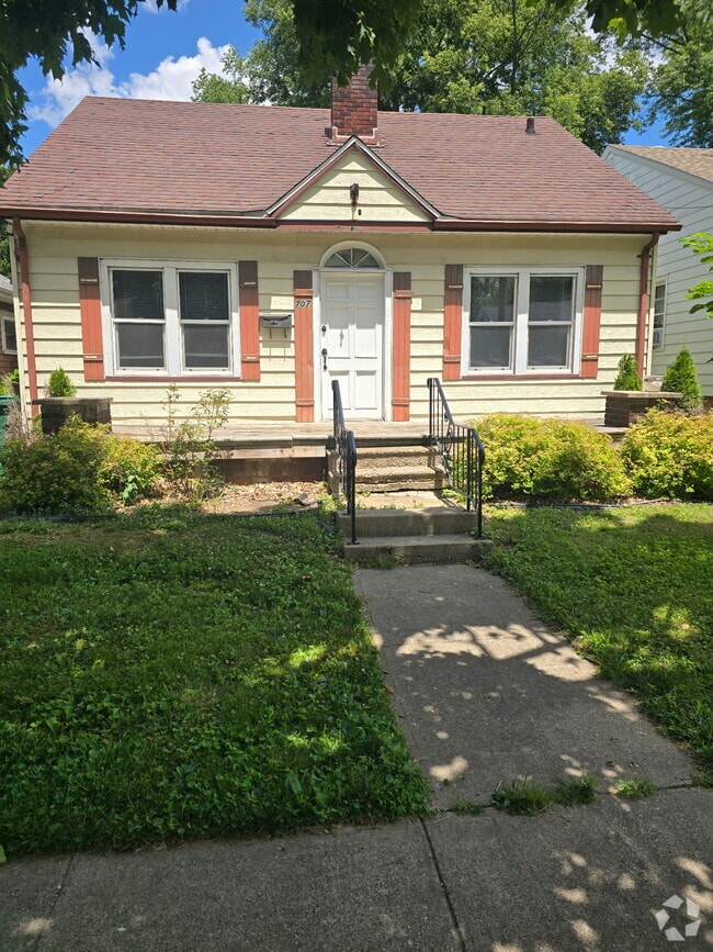 Building Photo - 707 E Corrington Ave Rental