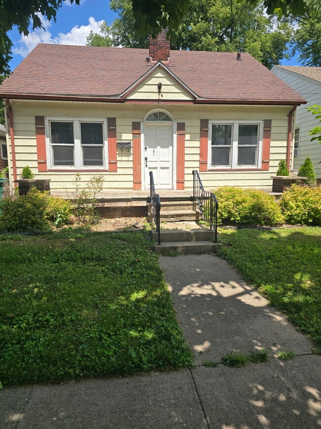 Photo - 707 E Corrington Ave House