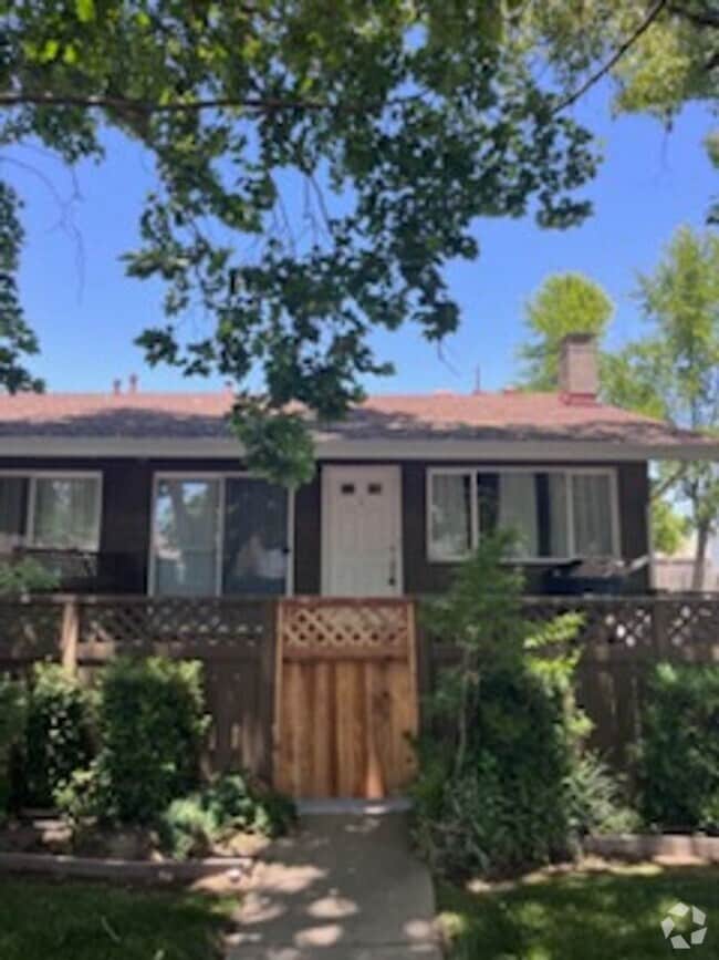 Building Photo - Spacious 2-Bedroom Apartment in Foothill F...