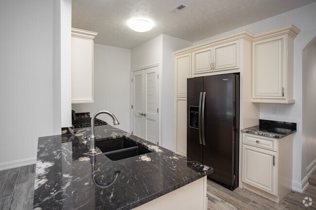 1BR, 1BA - Winchester - Kitchen