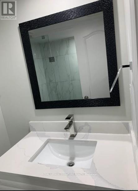 Photo - 317 Mohawk Rd E