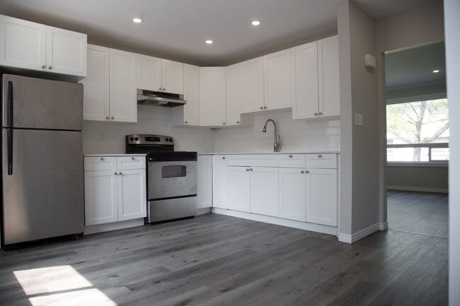 Photo - 2 Bedroom 1 Bathroom Townhome in Corunna, ON! Unit B06