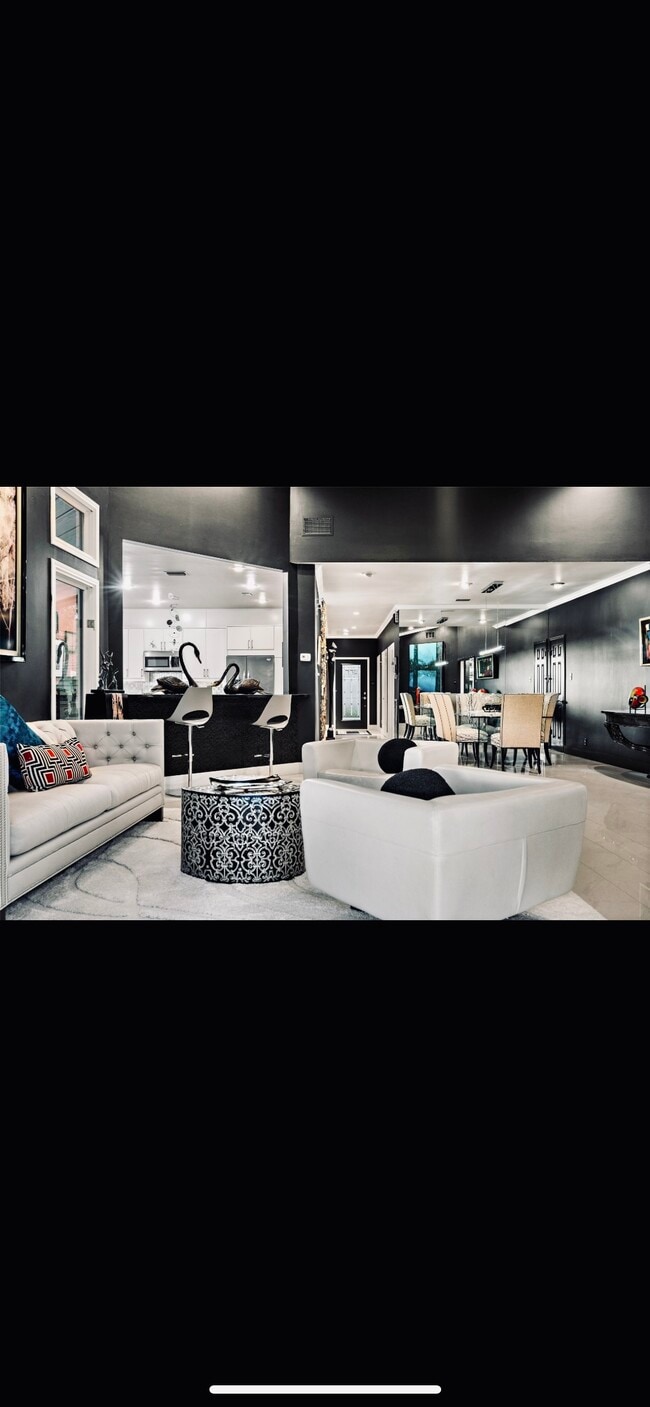 Photo - 303 Golf Crest Ln