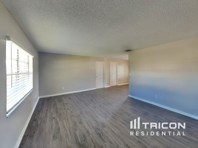 Photo - 3181 Clewiston St