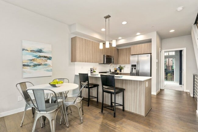 Photo - 3Bd/2.75Ba Issaquah Townhome