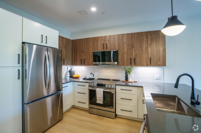 Interior Photo - 100 Plank Rental