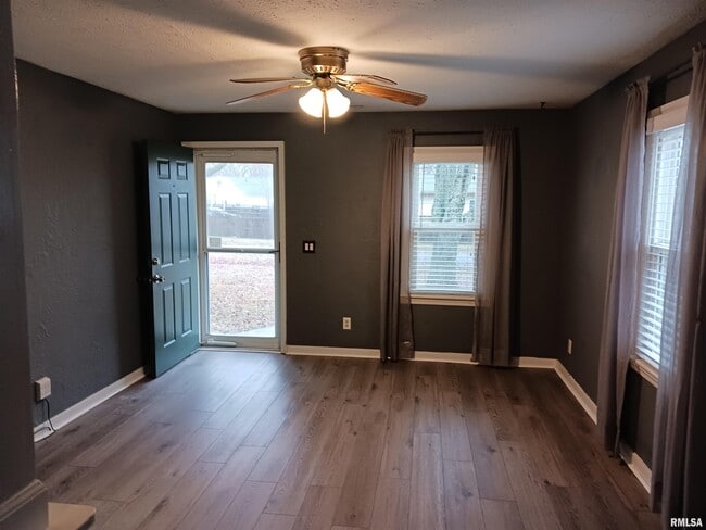 Photo - 1914 W Richwoods Blvd