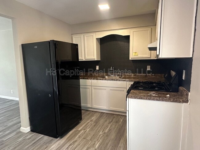 Photo - 219 N 48th St Unit 4