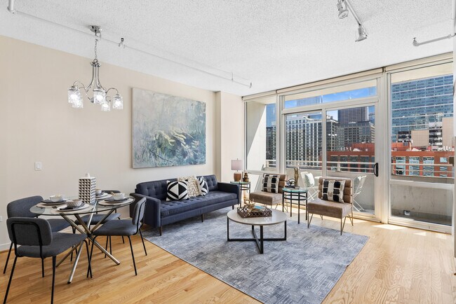 Photo - 737 W Washington Blvd Unit 806