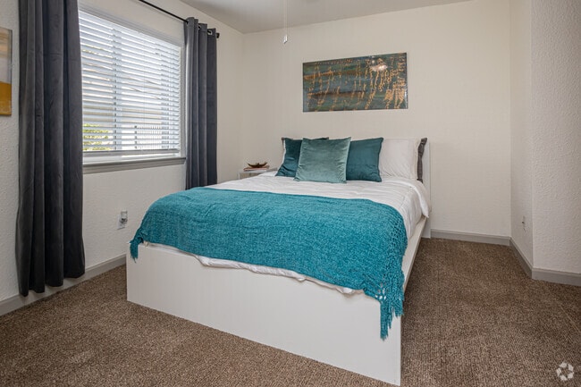 2BR, 2BA - 856SF