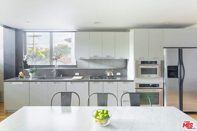 Photo - 530 N Larchmont Blvd Unit 4