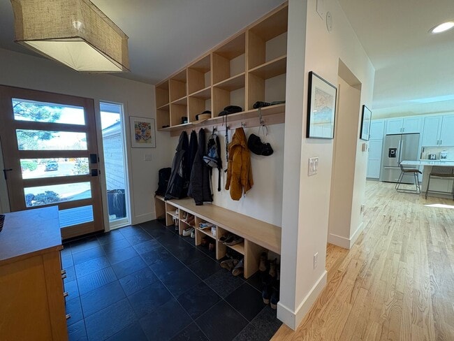 Photo - Stunning 4 bed 3.5 Bath Home in Wonderland Hills Walking Distance to Wonderland Lake. Rent Furnis...