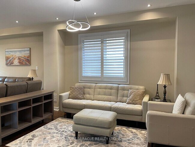 Photo - 7 Campwood Cres