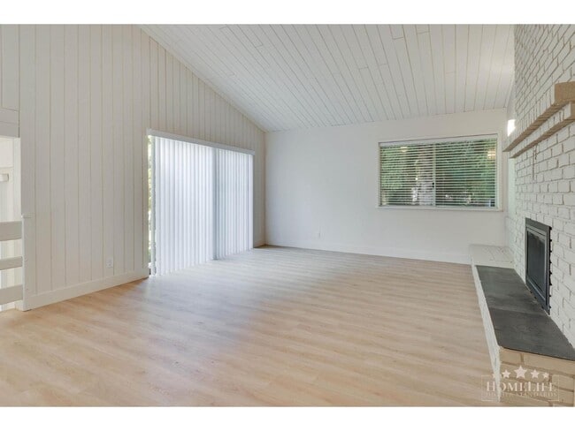 12687-12623 23 Ave