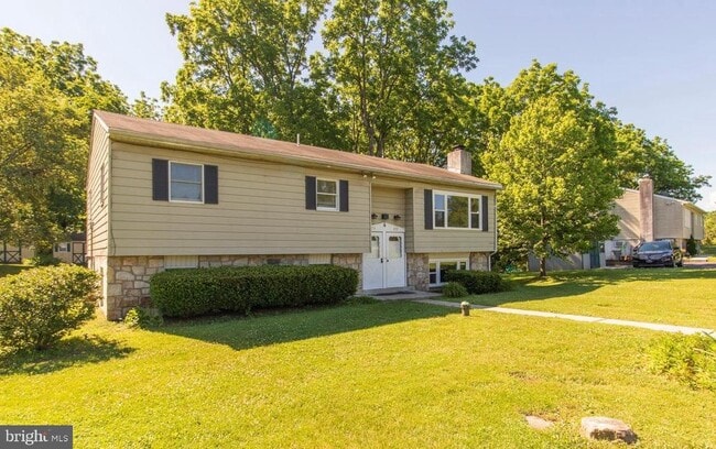 Photo - 874 Oakdale Dr