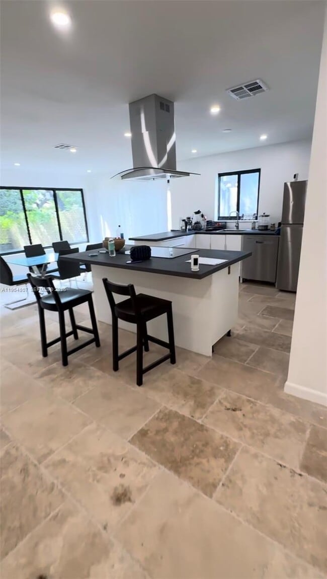 Photo - 820 NW 50th St