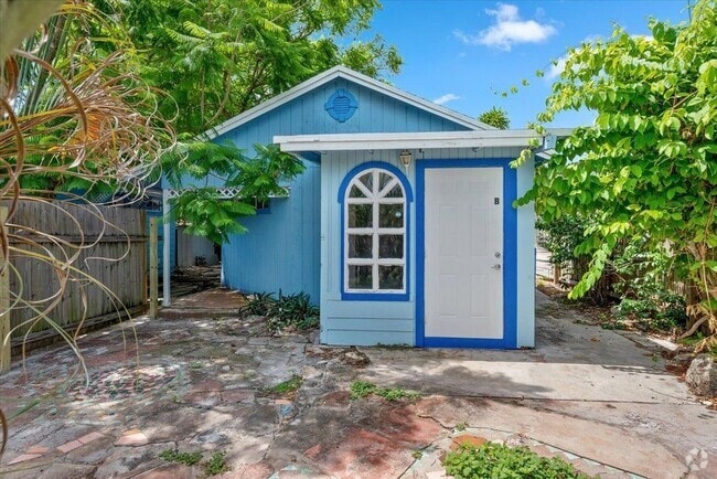Building Photo - 714 W Lakewood Rd Rental