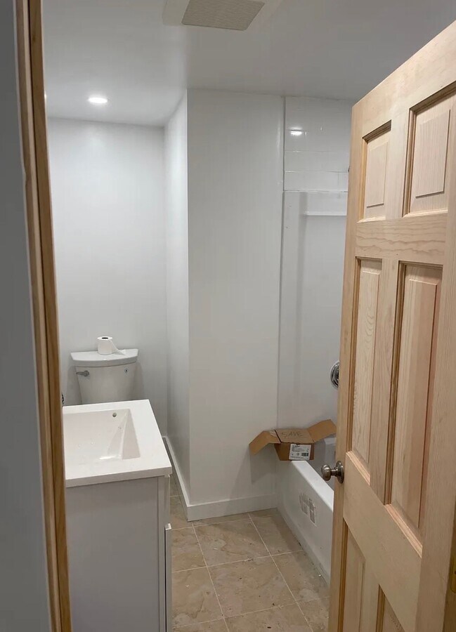 Photo - College Hill Apartments, LLC Unit 81