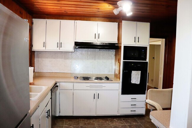 Photo - 2739 Gwinnett Dr