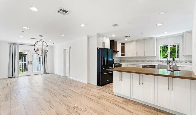 Photo - 4524 Tobias Ave