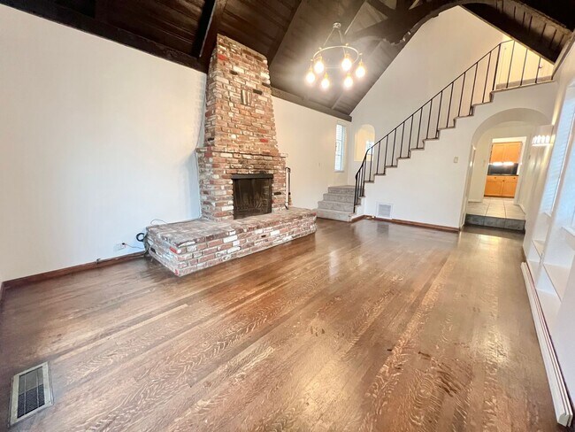 Photo - Charming Two Story Home in Belmont Shore near 2nd Street