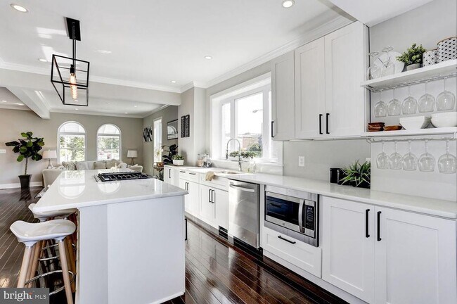 Photo - 3200 Park Pl NW