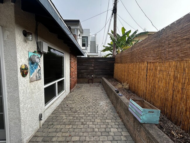 3 Bedroom house two blocks from the shell ... - 3 Bedroom house two blocks from the shell ...