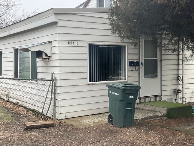 Photo - 1207 M Ave Apartment Unit B