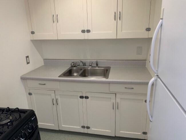 Photo - 111 Broadway Ave Unidad 12