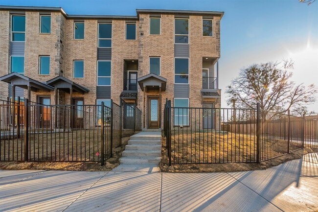Building Photo - 1617 Mignon Dr Rental