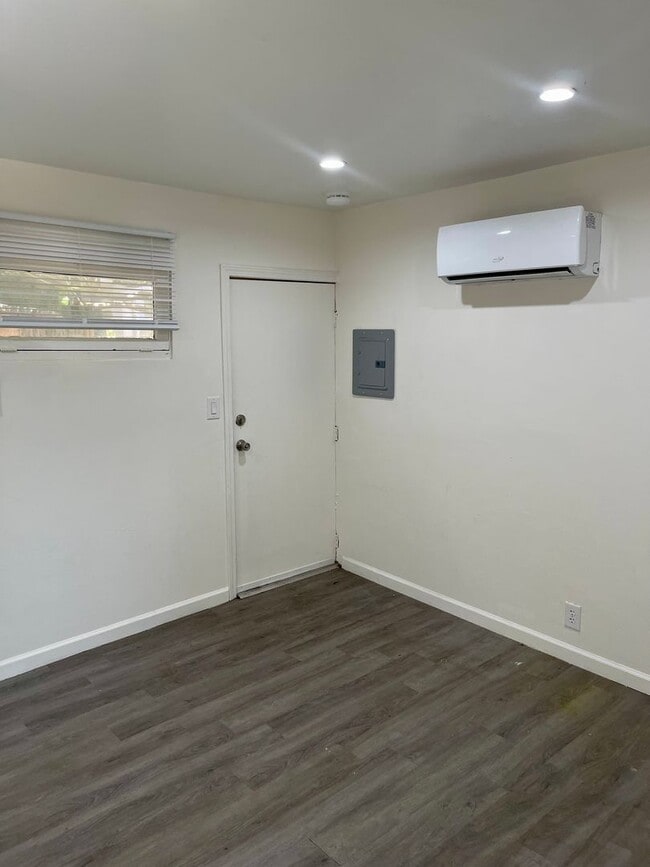 Photo - 1440 Vine St Unidad Studio