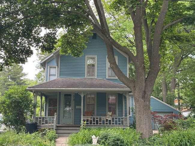 Photo - 519 6th St House