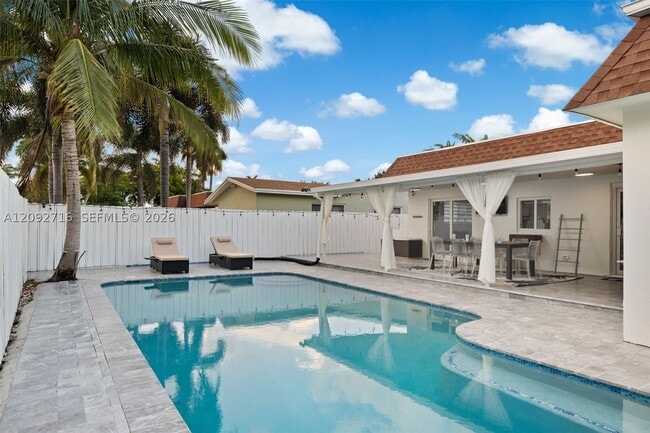 208 SE 4th St