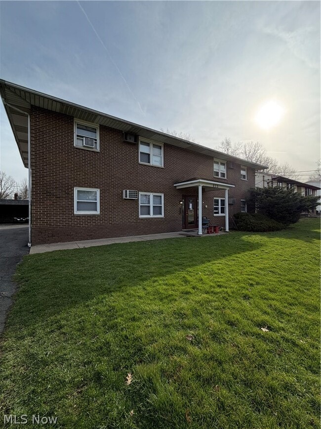 Building Photo - 835 Cook Ave Unit D