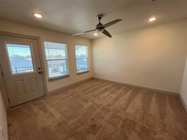 Photo - 2105 Tiger Trail Unidad 502