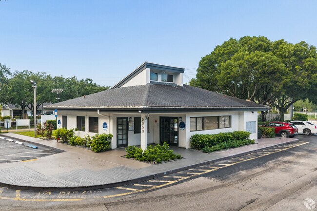 Leasing Center