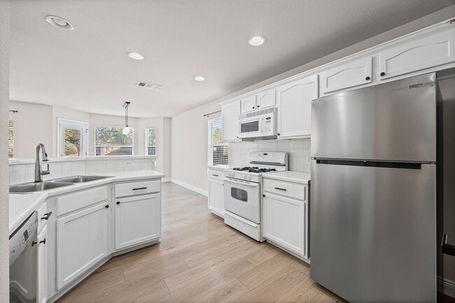 Photo - 336 Celery Loop